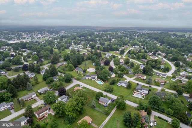 11 THOMAS CIR, New Freedom, PA 17349