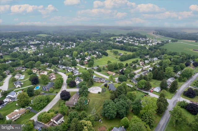 11 THOMAS CIR, New Freedom, PA 17349