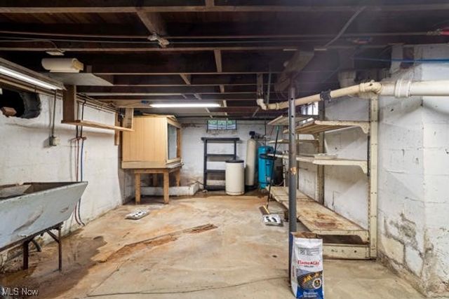 2730 Wilson Sharpsville Road, Cortland, OH 44410