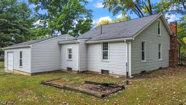 2730 Wilson Sharpsville Road, Cortland, OH 44410