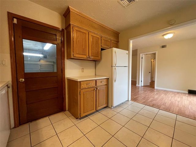 825 E Towry Drive, Oklahoma City, OK 73110