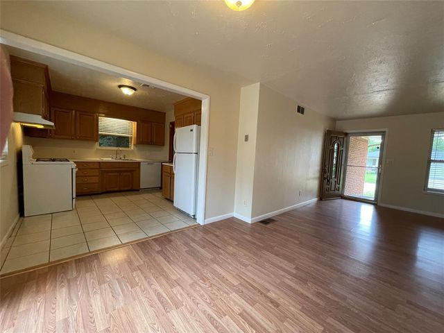 825 E Towry Drive, Oklahoma City, OK 73110