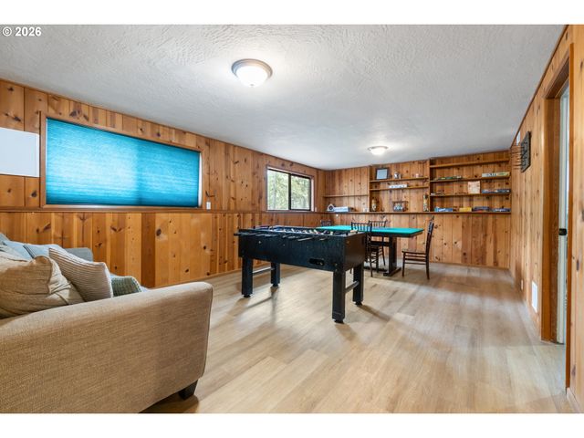 365 BRAE BURN Dr, Eugene, OR 97405