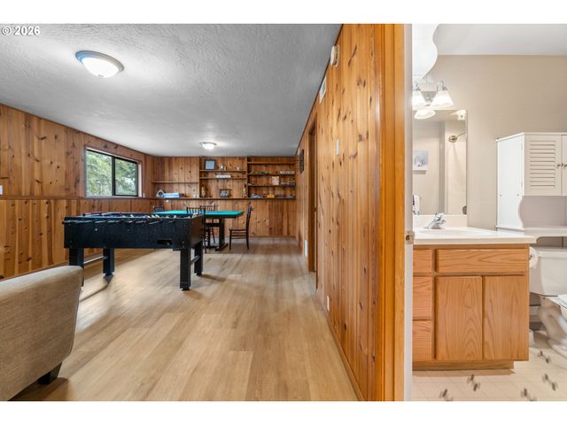 365 BRAE BURN Dr, Eugene, OR 97405