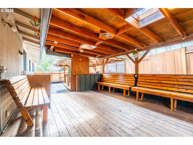 365 BRAE BURN Dr, Eugene, OR 97405