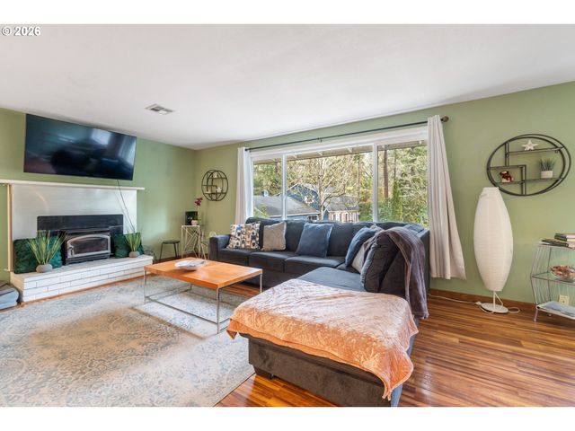 365 BRAE BURN Dr, Eugene, OR 97405