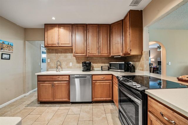 381 CLUB MANOR DRIVE, Sun City Center, FL 33573
