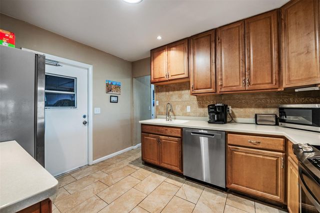381 CLUB MANOR DRIVE, Sun City Center, FL 33573