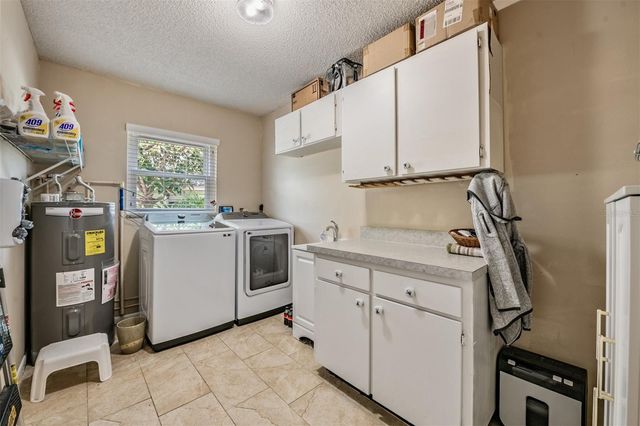 381 CLUB MANOR DRIVE, Sun City Center, FL 33573