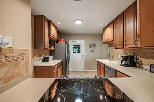 381 CLUB MANOR DRIVE, Sun City Center, FL 33573