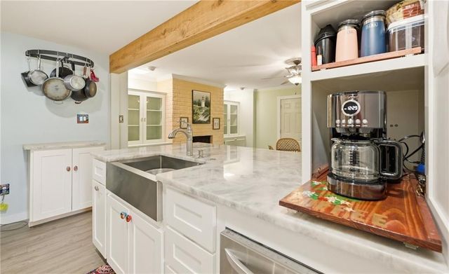22 Lake Shore Dr, Corpus Christi, TX 78413