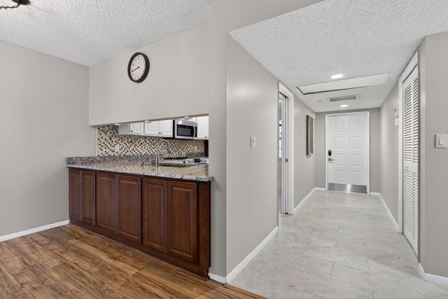 3503 Oaks Way 405, Pompano Beach, FL 33069