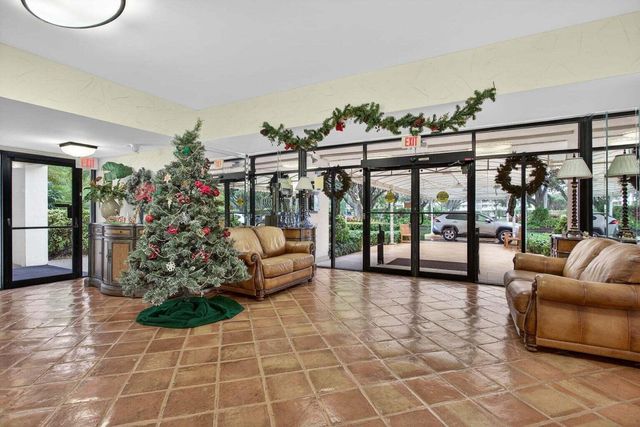 3503 Oaks Way 405, Pompano Beach, FL 33069