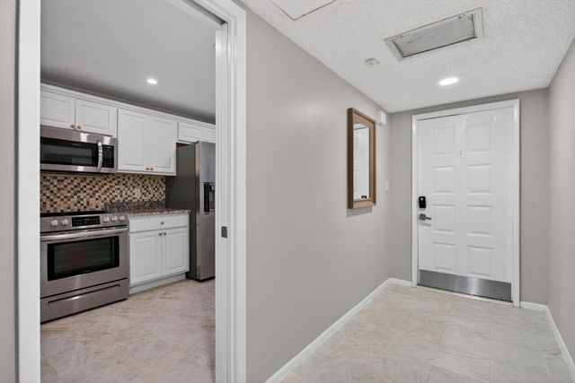 3503 Oaks Way 405, Pompano Beach, FL 33069