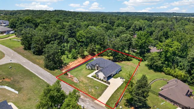 15883 Crazy Horse Dr., Lindale, TX 75771
