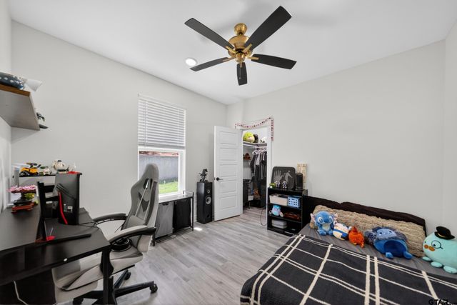 15883 Crazy Horse Dr., Lindale, TX 75771