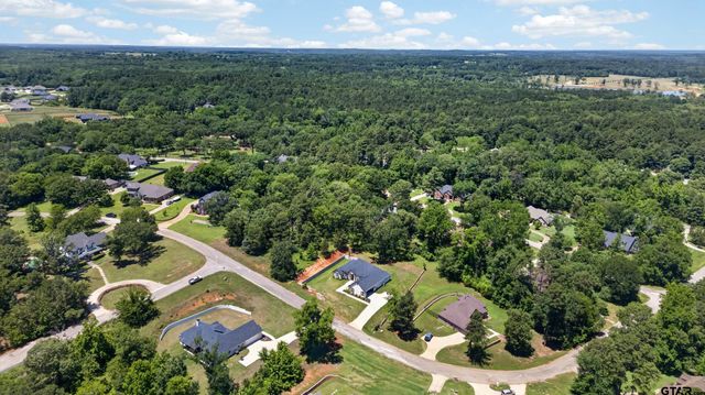 15883 Crazy Horse Dr., Lindale, TX 75771
