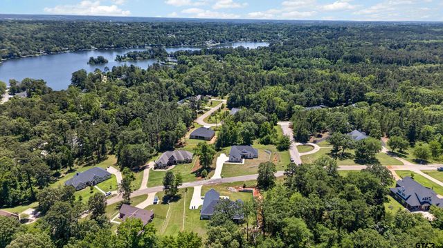15883 Crazy Horse Dr., Lindale, TX 75771