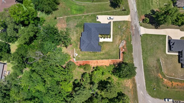 15883 Crazy Horse Dr., Lindale, TX 75771