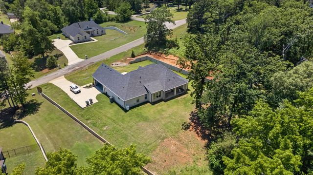 15883 Crazy Horse Dr., Lindale, TX 75771