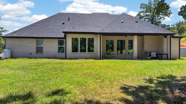 15883 Crazy Horse Dr., Lindale, TX 75771
