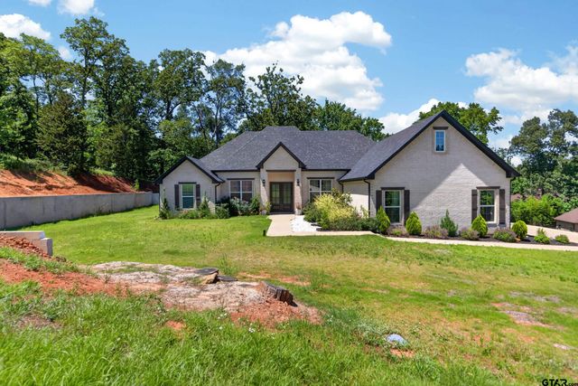 15883 Crazy Horse Dr., Lindale, TX 75771