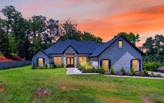 15883 Crazy Horse Dr., Lindale, TX 75771