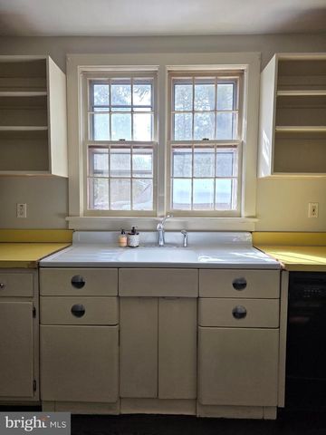 370 EGGERTS CROSSING RD, Lawrenceville, NJ 08648