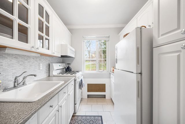 54 Nathan Hale Drive 47A, Huntington, NY 11743