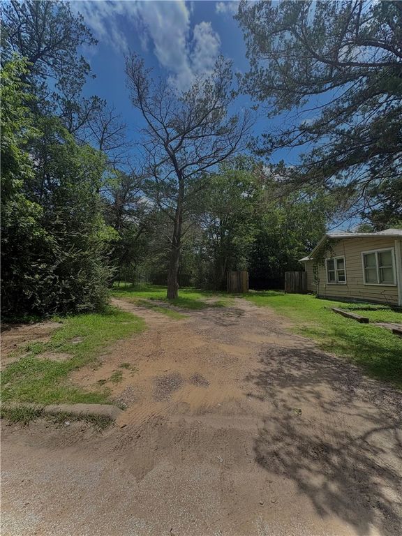 1803 West 18th Street, Bryan, TX 77803 — photo 2