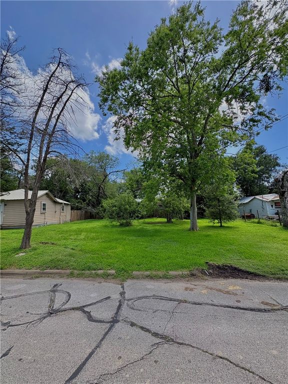 1803 West 18th Street, Bryan, TX 77803 — photo 3