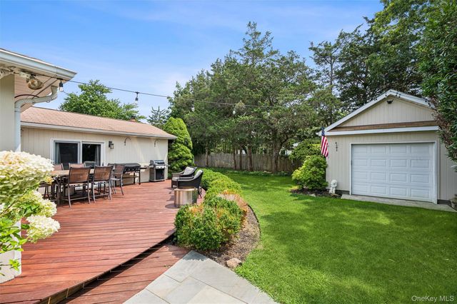 11 Bay Street, Center Moriches, NY 11934