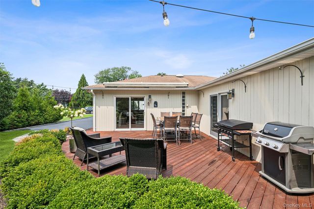 11 Bay Street, Center Moriches, NY 11934