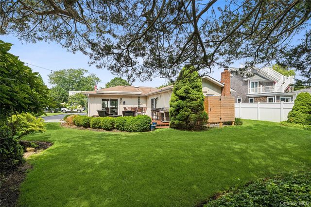 11 Bay Street, Center Moriches, NY 11934