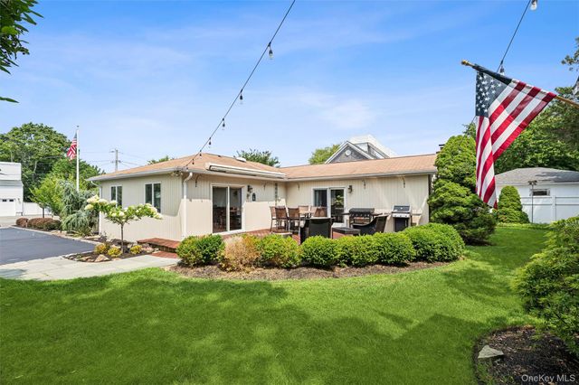 11 Bay Street, Center Moriches, NY 11934