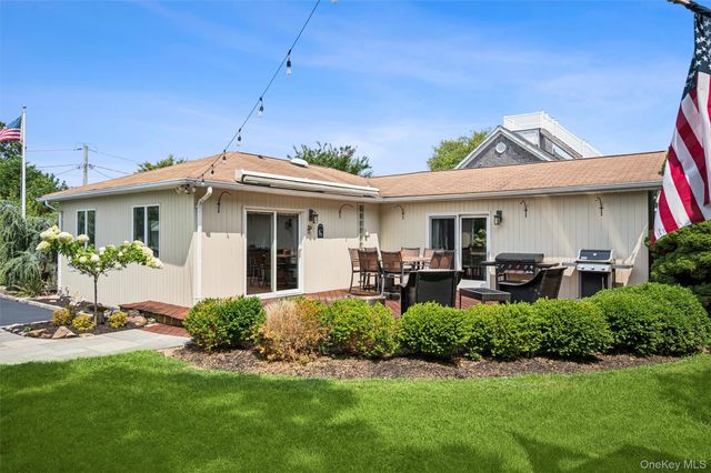 11 Bay Street, Center Moriches, NY 11934