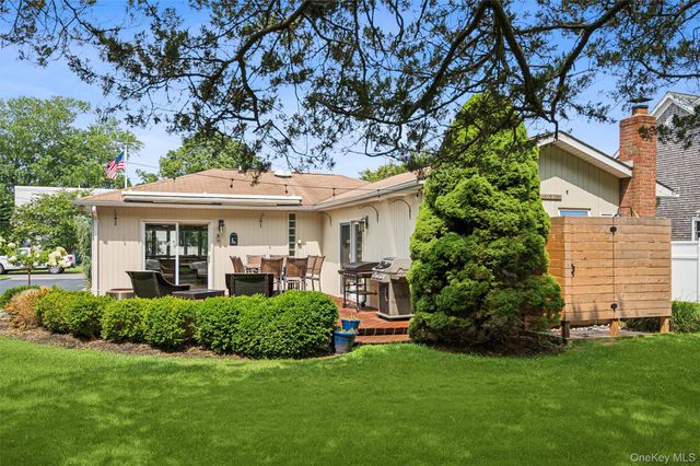 11 Bay Street, Center Moriches, NY 11934