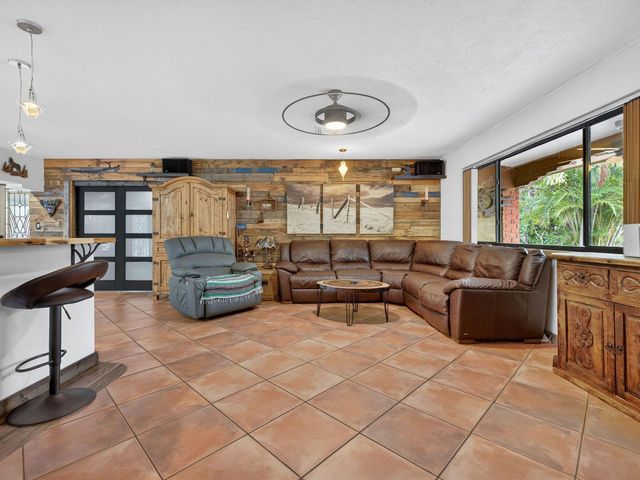 949 NE 25th Avenue, Pompano Beach, FL 33062