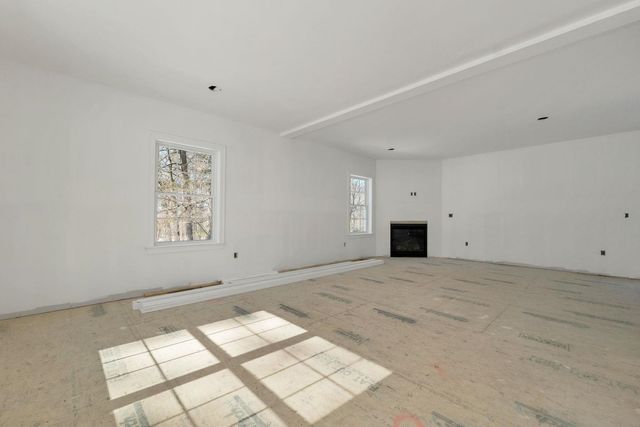 8 Wiley Hill Road, Londonderry, NH 03053