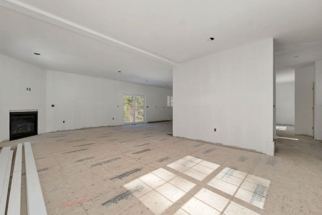 8 Wiley Hill Road, Londonderry, NH 03053