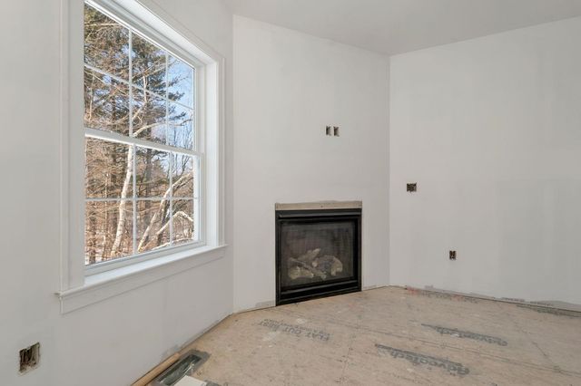 8 Wiley Hill Road, Londonderry, NH 03053