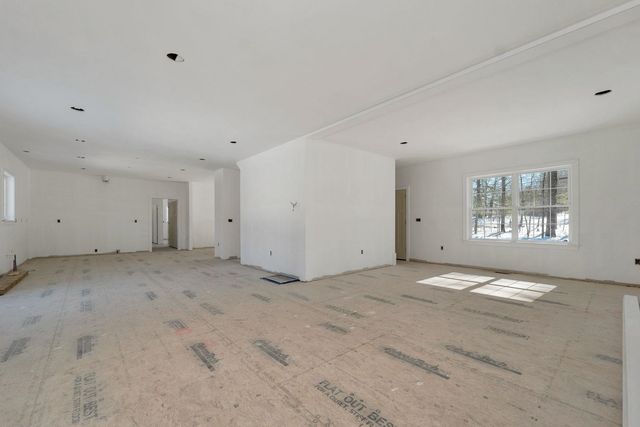 8 Wiley Hill Road, Londonderry, NH 03053