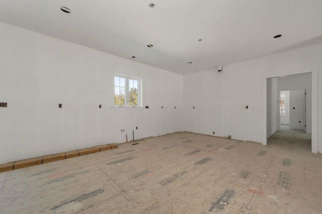 8 Wiley Hill Road, Londonderry, NH 03053