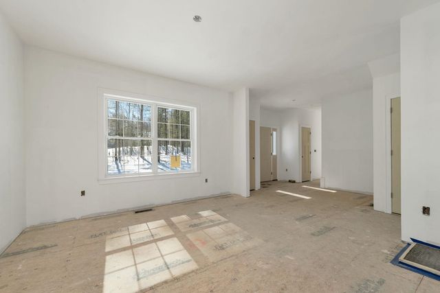 8 Wiley Hill Road, Londonderry, NH 03053