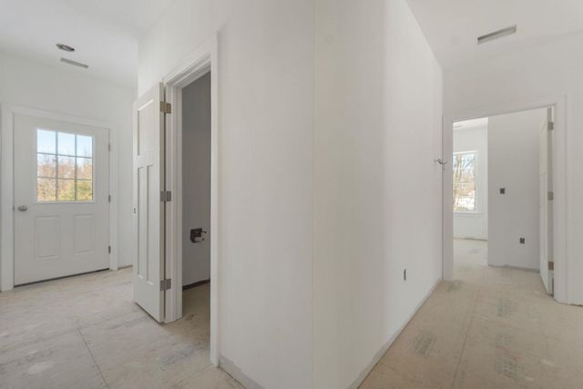 8 Wiley Hill Road, Londonderry, NH 03053