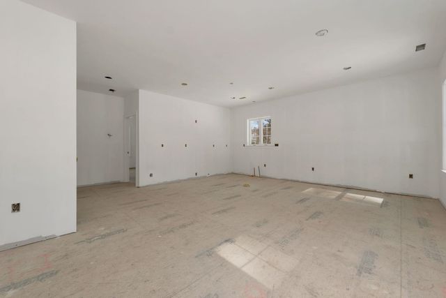 8 Wiley Hill Road, Londonderry, NH 03053