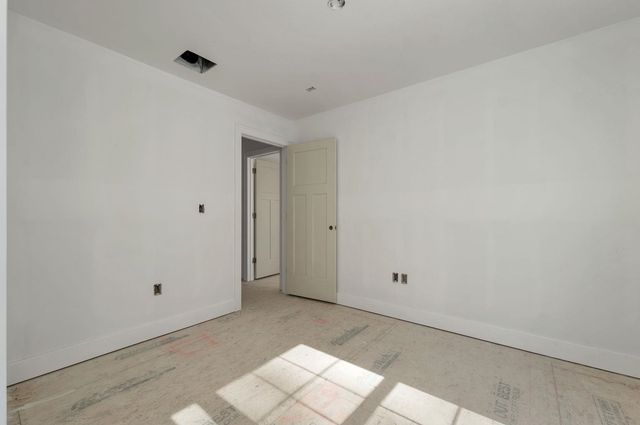 8 Wiley Hill Road, Londonderry, NH 03053