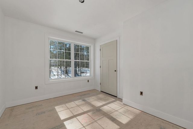 8 Wiley Hill Road, Londonderry, NH 03053