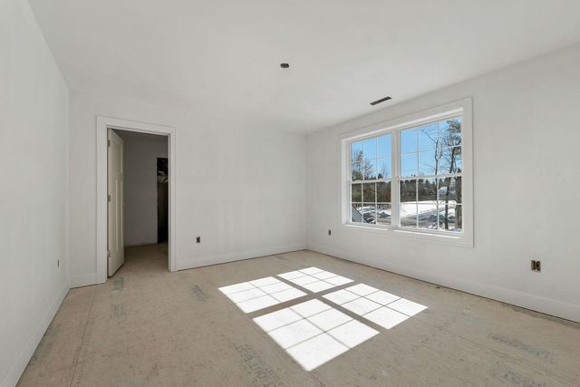 8 Wiley Hill Road, Londonderry, NH 03053