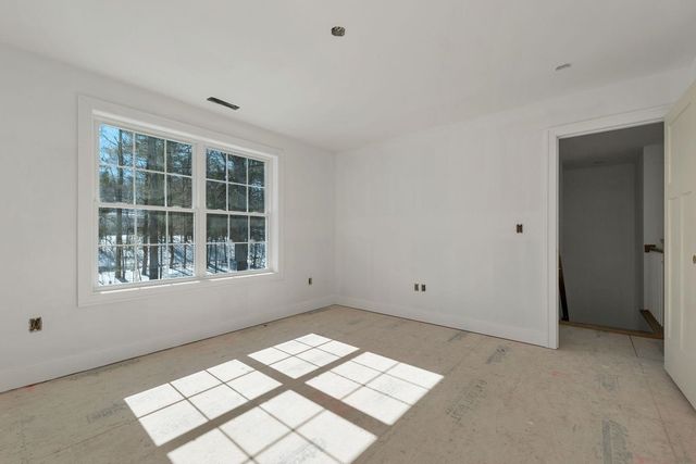 8 Wiley Hill Road, Londonderry, NH 03053